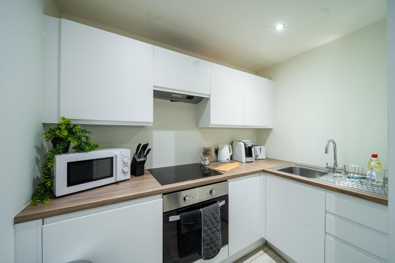 Bv Spacious 1-Bedroom Apartment Close To Town Center - Sleeps 6 Брадфорд Экстерьер фото